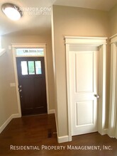 9219 NW Harvest Hill Dr in Portland, OR - Building Photo - Building Photo