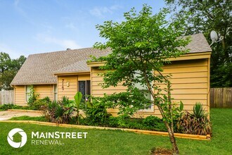 7147 Hillshire Dr in Memphis, TN - Foto de edificio - Building Photo