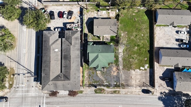 property at 2407 Southmore Blvd