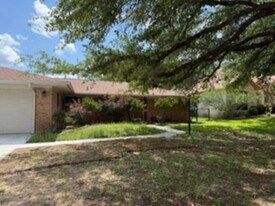 435 St Andrews St in Meadowlakes, TX - Building Photo