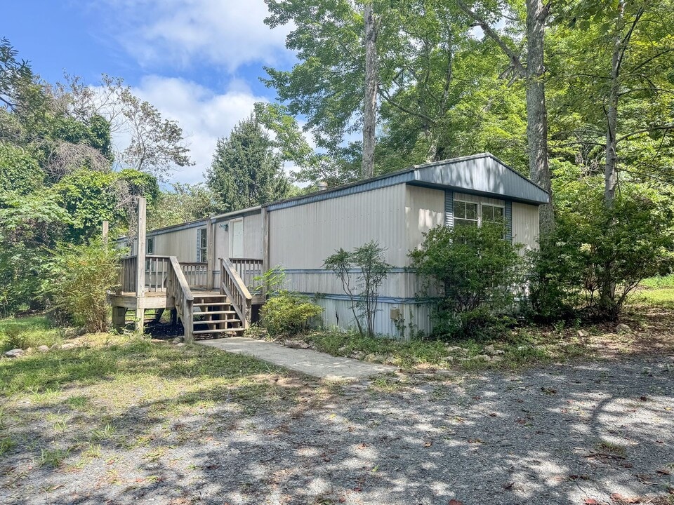 496 Terre Haute Ln in Palmyra, VA - Building Photo