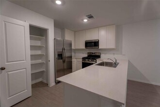 2320 Blizzard Dr in Lockhart, TX - Building Photo - Building Photo