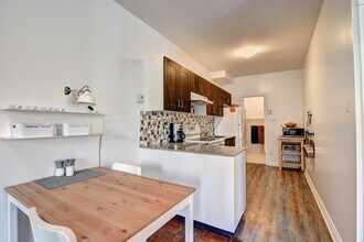 3953 De Bullion Rue in Montréal, QC - Building Photo - Building Photo