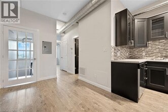 31 Main St in Cambridge, ON - Building Photo - Building Photo