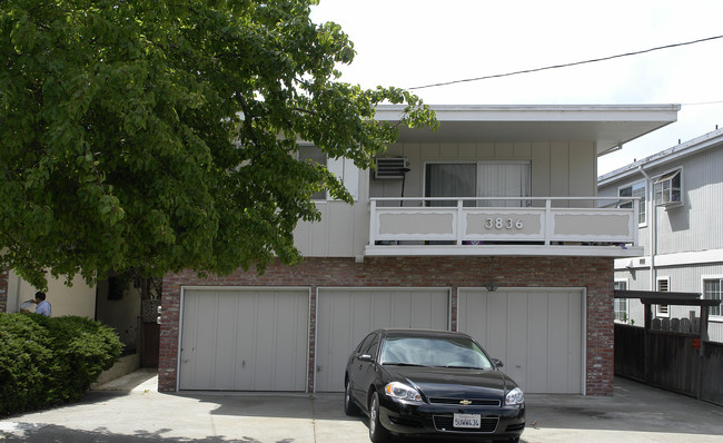 3836 Midvale Ave in Oakland, CA - Building Photo - Building Photo