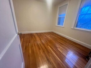 1630 Commonwealth Ave, Unit 9 in Boston, MA - Foto de edificio - Building Photo