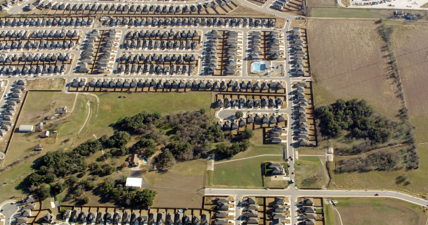 Carlson Place in Georgetown, TX - Building Photo