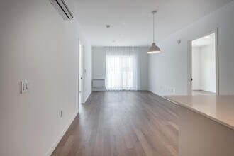 814-82e 2e Avenue in Montréal, QC - Building Photo - Building Photo