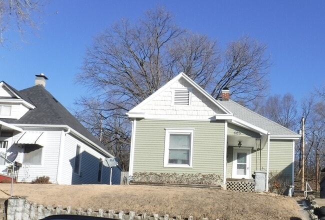 property at 805 Green St