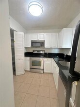 2731 Ocean Club Blvd, Unit 302 in Hollywood, FL - Foto de edificio - Building Photo