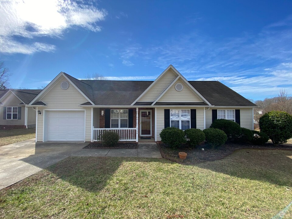 1990 Tea Berry Ct in Winston-Salem, NC - Building Photo