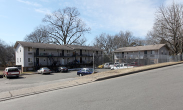 800 Hopkins St in Durham, NC - Building Photo - Building Photo