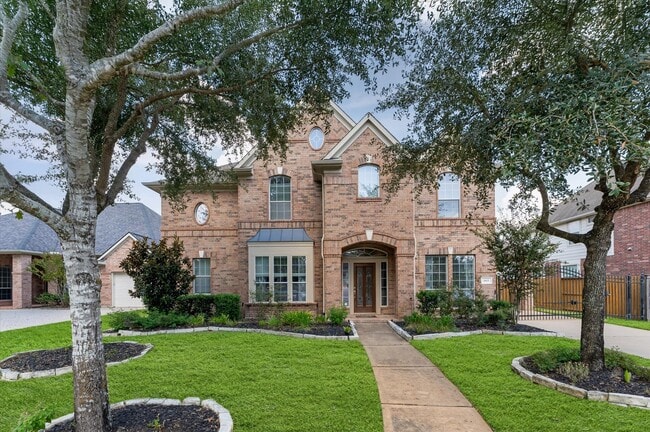property at 1615 Noble Pointe Dr