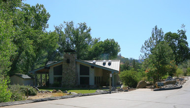 Oak Creek in Coarsegold, CA - Foto de edificio - Building Photo