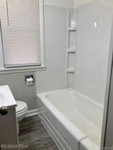 26131 Wolverine St in Madison Heights, MI - Foto de edificio - Building Photo