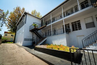 478 Landfair Ave in Los Angeles, CA - Building Photo - Interior Photo