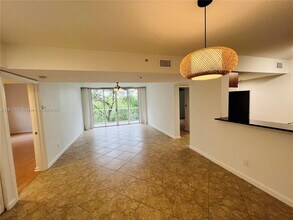529 E Sheridan St, Unit 302 in Dania Beach, FL - Building Photo - Building Photo
