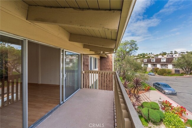 6542 Ocean Crest Dr, Unit B312 in Rancho Palos Verdes, CA - Building Photo - Building Photo