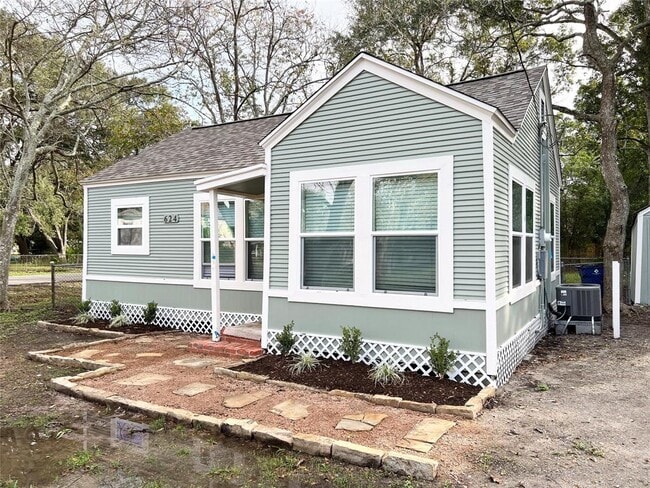 property at 624 E Magnolia St