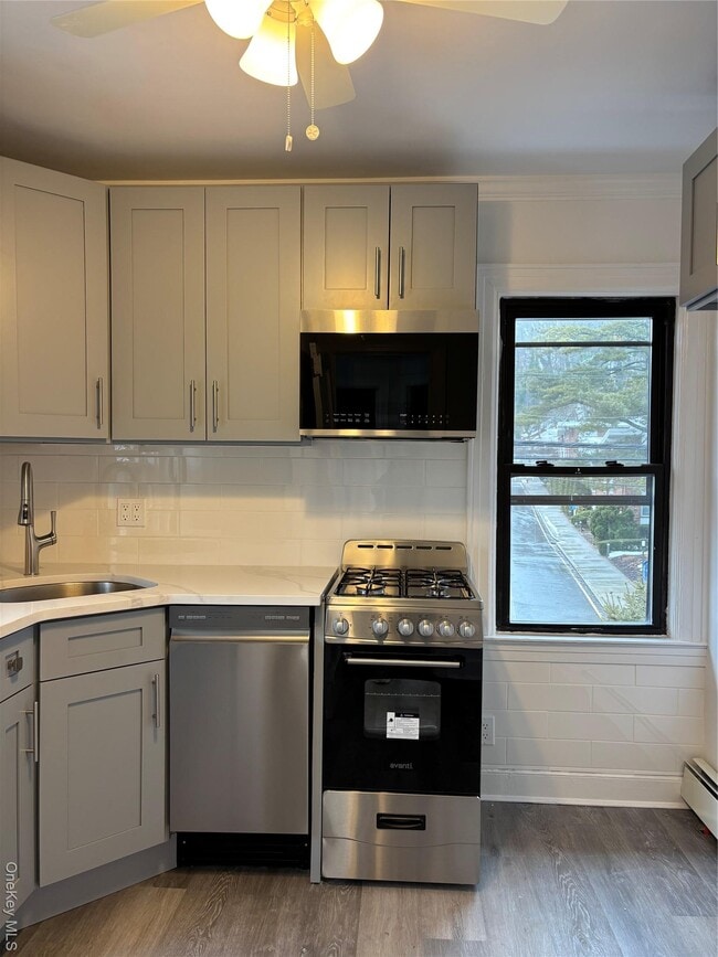 225 Lexington Ave in Oyster Bay, NY - Building Photo - Building Photo