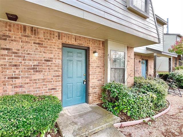 800 W Collins St in Denton, TX - Building Photo - Building Photo