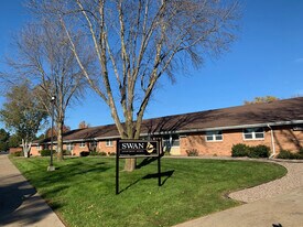 800 Fairfield Dr, Unit 15 in Platteville, WI - Building Photo