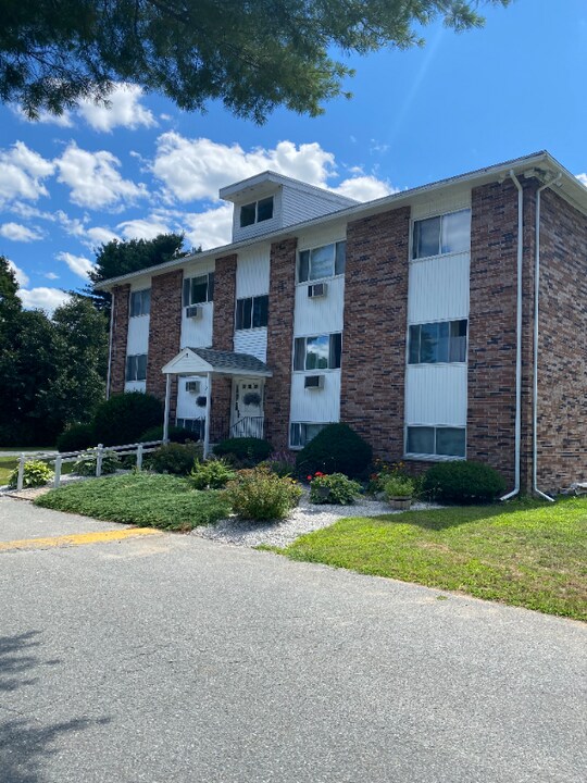 5 Turnpike Rd in Townsend, MA - Building Photo