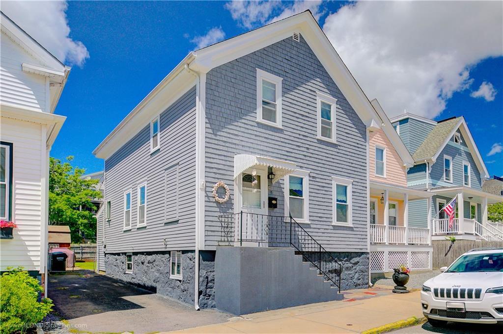 18 Carey St in Newport, RI - Foto de edificio