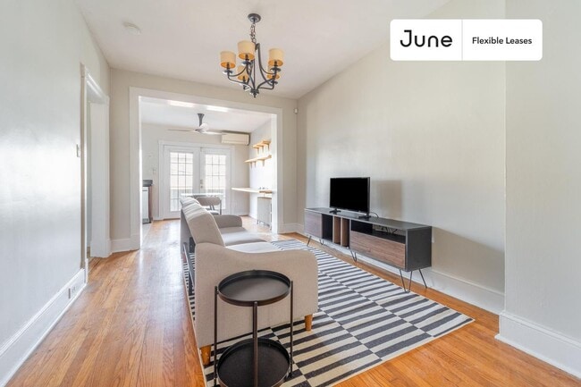 property at 1443 Parkwood Pl NW