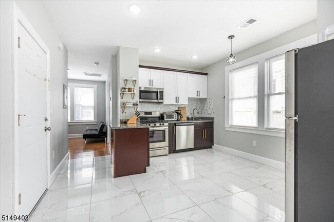 21 Wheeler St in Montclair, NJ - Building Photo - Building Photo