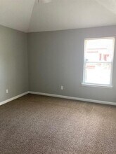 1324 S Johnson St in Alvin, TX - Building Photo - Building Photo