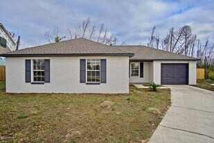 124 Abigail Ln in Panama City, FL - Building Photo