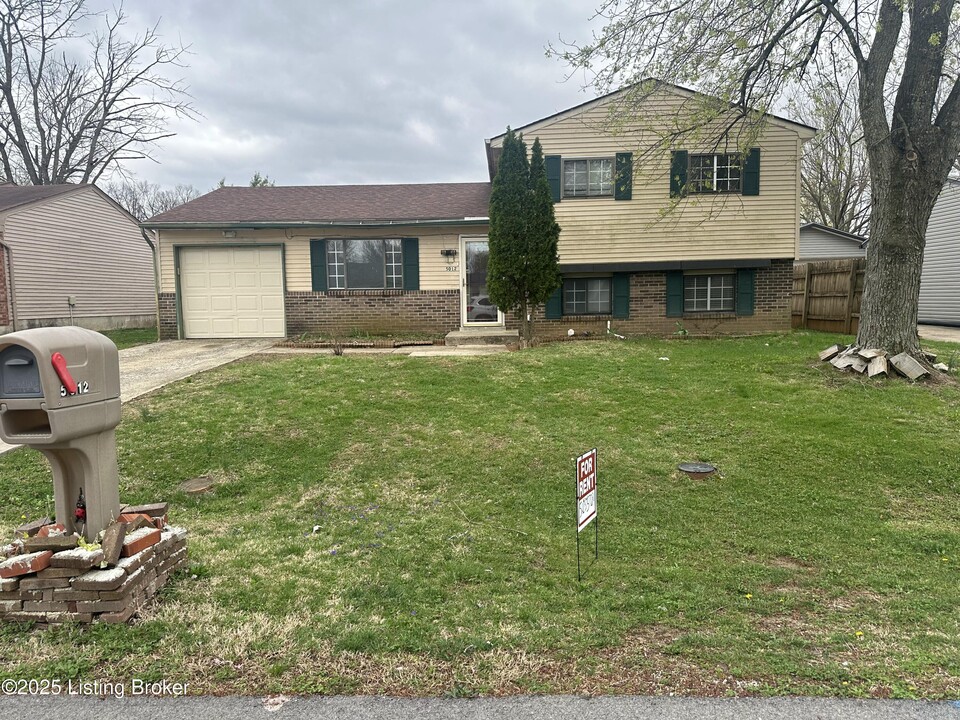 5012 Abbeydale Ct in Okolona, KY - Building Photo