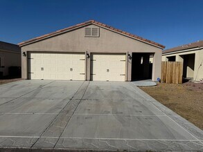 1653 Oro Ave in Bullhead City, AZ - Building Photo - Building Photo
