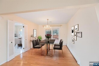 97 Heights Rd, Unit WAITSTUD in Paramus, NJ - Building Photo - Building Photo
