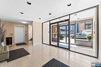 314 palisade in Fort Lee, NJ - Building Photo - Building Photo