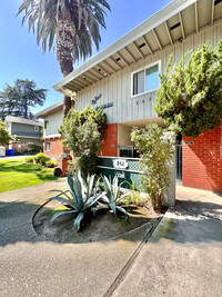 Four Palms in Mountain View, CA - Foto de edificio - Building Photo