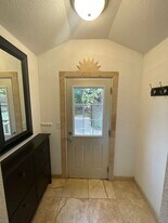 323 N 8th Ave W in Duluth, MN - Building Photo