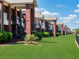 The Greens at Tuscaloosa I/II in Tuscaloosa, AL - Building Photo