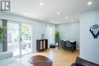 1508 Pinecliff Rd in Oakville, ON - Building Photo - Building Photo