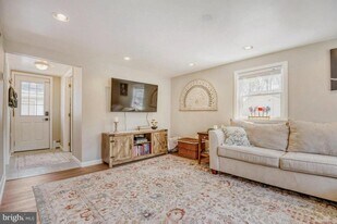 1715 Tacoma Rd in Edgewater, MD - Building Photo