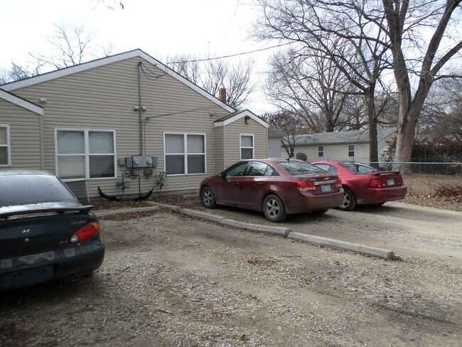 1120 Pierre St in Manhattan, KS - Foto de edificio - Building Photo