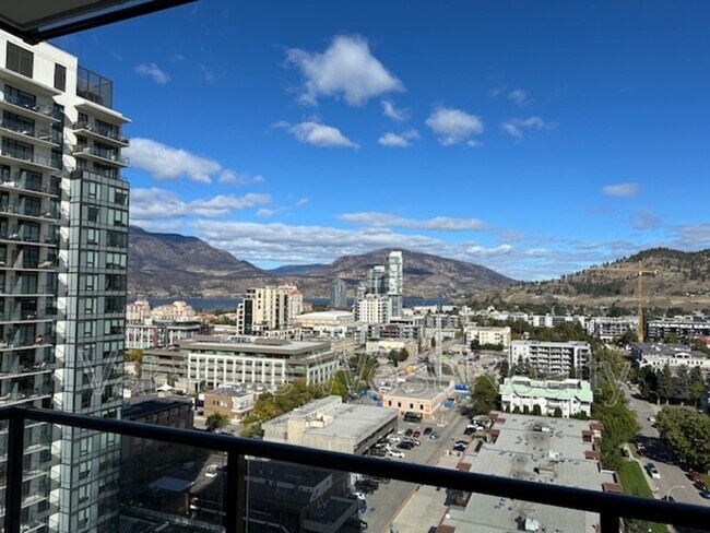 1488 Bertram St in Kelowna, BC - Building Photo - Building Photo