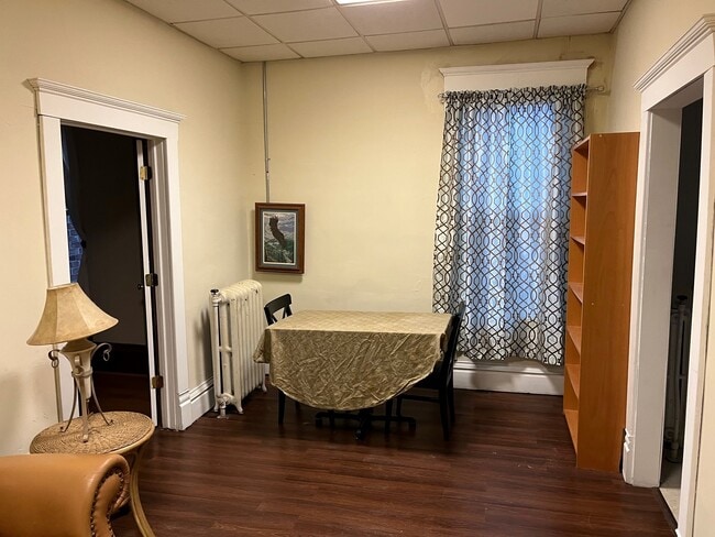 105 W Railroad St, Unit Wallace House in Earlville, IL - Building Photo - Building Photo