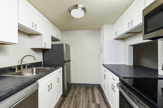 Stonecliffe in Monroeville, PA - Building Photo - Building Photo