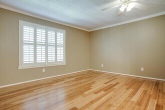 5815 Sandhurst Ln in Dallas, TX - Building Photo - Building Photo