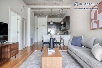 1717 Ridge Ave, Unit FL1-ID706 in Evanston, IL - Building Photo - Building Photo
