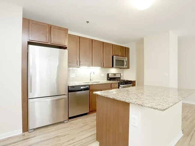 1337 W Fargo Ave, Unit 703