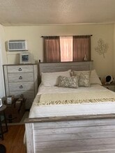 1061 SE Monterey Rd, Unit D in Stuart, FL - Building Photo - Building Photo