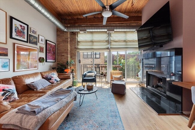 property at 2333 W Saint Paul Ave